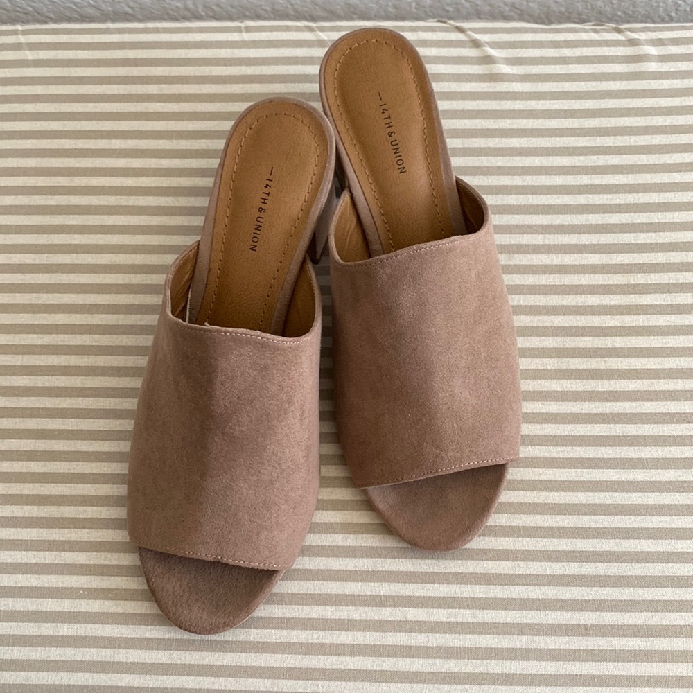 14th and Union Open Toe Suede Mule Heels Size 6
